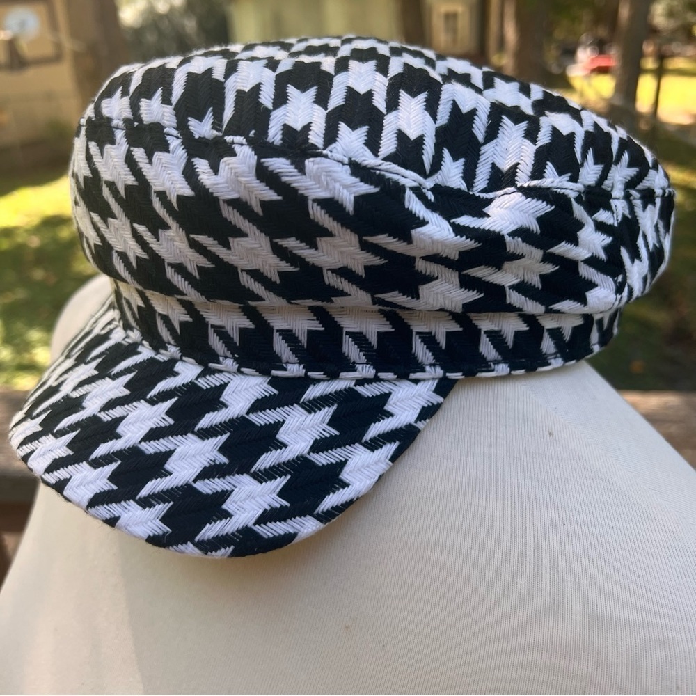 Houndstooth cabbie style hat - Picture 7 of 9
